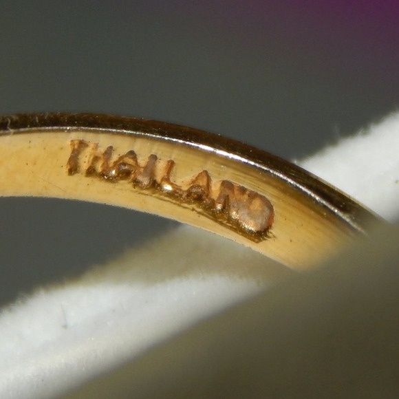 Size 7 ~ Captivating Sparkle Cubic Zirconia Ring - Picture 8 of 13